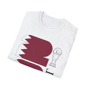 Maglietta Qatar 2026 Coppa del Mondo FIFA / Bandiera bordeaux, maglietta con grafica del trofeo immagine 4