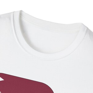 Maglietta Qatar 2026 Coppa del Mondo FIFA / Bandiera bordeaux, maglietta con grafica del trofeo immagine 3