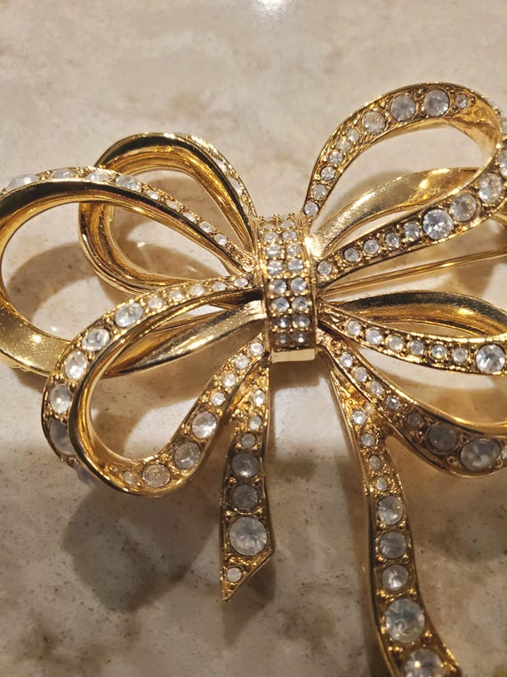 Vtg Kenneth Jay Lane Avon gold tone rhinestone en… - image 2