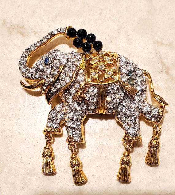 Vtg Elizabeth Taylor Avon elephant brooch pin