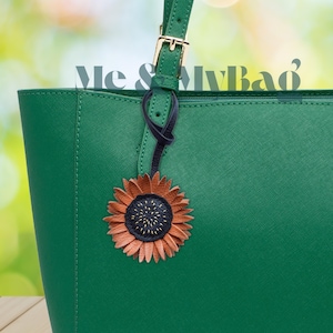Sunflower Leather Bag Charm – Handmade Vegan Leather Floral Keyring – Cute Summer Accessory for Handbags, Backpacks & Gifts