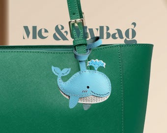 革製クジラのキーホルダー（ネイビー） - Etsy 日本