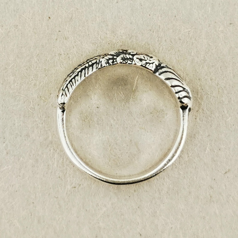 Final Fantasy 8 Squall Griever Ring, FF8 Sleeping Lion Heart Ring, FF88 Griever Ring, Final Fantasy Jewelry, Final Fantasy Ring, Squall lion Ring, Squall Cosplay Ring, Final Fantasy 8 Ring, Silver Griever Ring, Gamer Silver Ring, Silver FF8 Ring