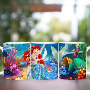 Puede incluir: Taza de cer&aacute;mica blanca con una colorida ilustraci&oacute;n de Ariel de La Sirenita. El dise&ntilde;o incluye corales, algas marinas y otros elementos submarinos. La taza tiene un asa curva y es adecuada para bebidas fr&iacute;as o calientes.