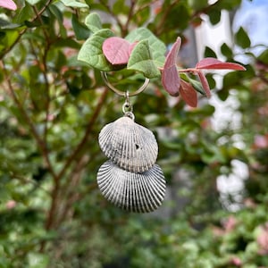 Black and White Seashell Keychain