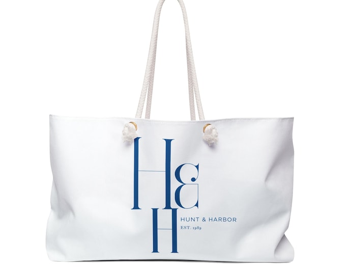Hunt & Harbor Beach or Boating Tote with Monogram (White/Navy)