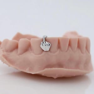 Grillz per denti del dito medio – Pezzo distintivo personalizzato in argento sterling o oro – Gioielli dentali audaci e unici