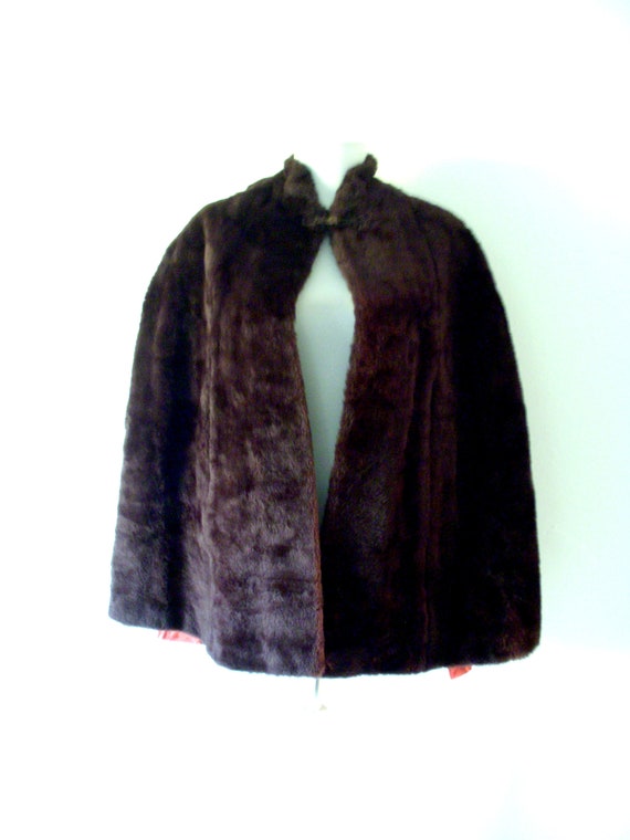 Vintage 30s 40s Brown Faux Fur Cape with Frog Clos