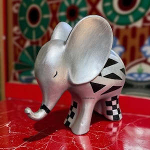 Modern Silver Elephant Sculpture – Hand-Painted Black & Silver Figurine – 10x20x18.5 cm Home Decor Statue