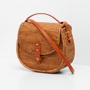 Cartable en rotin - sac d'été fait main - sac de paille pour femme - cadeau pour elle - sac de plage à bandoulière - sac à main en rotin de Bali - sac tissé bohème bohème