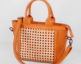 Bolsa transversal artesanal em rattan e couro – estilo boho balinês
