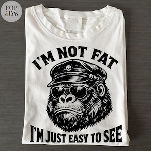 Ik ben niet dik, ik ben gewoon gemakkelijk te zien grappige aap SVG-png | Shirtontwerp met sarcastische dierencitaat | Grappig cadeau voor mannen en vrouwen