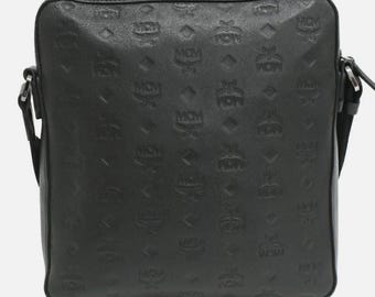 90 年代の本物のブラック MCM ハンドバッグ（エンボスロゴ付き）|高級