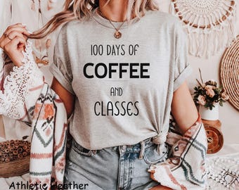 Maglietta per i 100 giorni di scuola dell'insegnante, 100 giorni di caffè e lezioni, maglietta per l'insegnante del caffè, maglietta divertente per il 100° giorno dell'insegnante