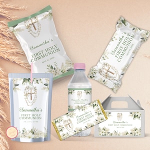 Puede incluir: Un conjunto de favores para la Primera Comunión con un diseño floral blanco y verde con una cruz dorada y un rosario de perlas. Los favores incluyen una caja de jugo, una botella de agua, una barra de chocolate, una bolsa de papas fritas y una caja de regalo.