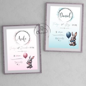 Stampa personalizzata del tema natale per la cameretta dei bambini con coniglietto, disponibile in rosa o blu.