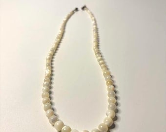 Vintage Mother of Pearl Graduated Bead Necklace With Barrell Clasp, 21 Inch, Antique Wedding Jewelry Gift