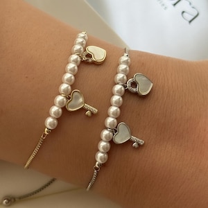 14k gold-plated Heart and key Bracelet – Adjustable Charm Bracelet with Slider Clasp – Pearl and  Shell,  Jewelry Gift for Girls and Women