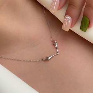 Colar de chifre de veado em aço inoxidável – Pingente minimalista de chifre de veado em prata, joia inspirada na natureza para mulheres e meninas, presente para ela
