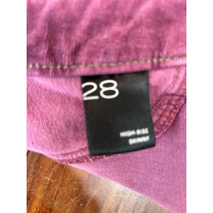 Anthropologie Pilcro solidne fioletowe aksamitne legginsy Serif obcisłe spodnie 28 zdjęcie 9