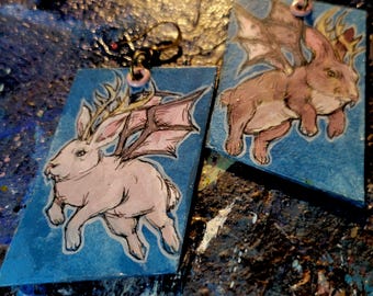 Pendientes de conejo vampiro Jackalope pintados a mano - joyería animal