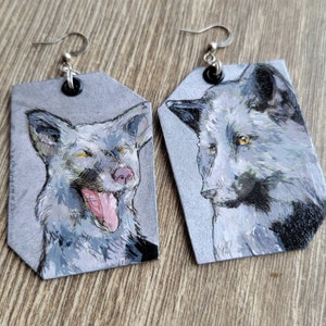Pendientes de zorro plateado y gris, pintados a mano, con dijes, joyería animal.