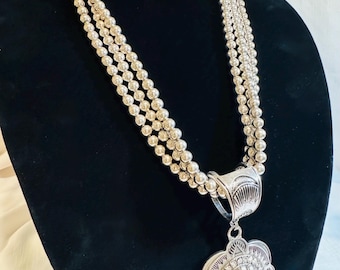 Southwestern Dreistrang-Set aus Halskette und Ohrringen - Faux-Türkis, Strassanhänger und Navajo-Kunstperlen