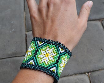 Green Peyote Flower Huichol Mexican Beaded Bracelet Small