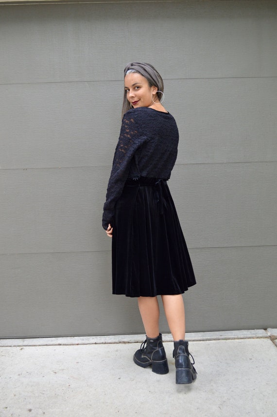 Vintage Black VELVET Babydoll Dress with Lace Lon… - image 6