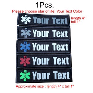 Può includere: Toppe rettangolari nere con un simbolo della stella della vita in vari colori, tra cui bianco, grigio, blu, rosso e verde. Ogni toppa ha il testo "Your Text" in bianco. Le toppe misurano circa 10 cm di lunghezza e 2,5 cm di altezza.