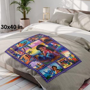 Pode incluir: Uma manta colorida com uma colagem de imagens de um filme de anima&ccedil;&atilde;o popular. A manta, medindo 76 x 102 cm, mostra v&aacute;rias cenas e personagens, com uma borda vibrante. O design &eacute; definido em um fundo neutro, destacando a obra de arte v&iacute;vida.