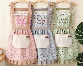 Personalisierte Schürze für Frauen, benutzerdefinierte Rüschenschürzen mit Blumen, Backschürze mit Taschen, gestickte Küchenschürze, Kochschürze, Geschenk für sie