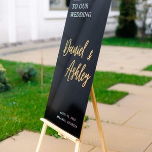 Black Acrylic Wedding Welcome Sign with 3D Gold Mirror Names – Custom Wedding Sign – Reception Signage – Personalized Wedding Decor