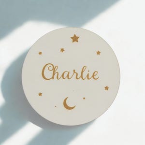 Panneau prénom étoiles et lune – Décoration personnalisée en bois – Idée cadeau naissance bébé livraison gratuite