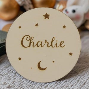 Panneau prénom étoiles et lune – Décoration personnalisée en bois – Idée cadeau naissance mixte livraison gratuite