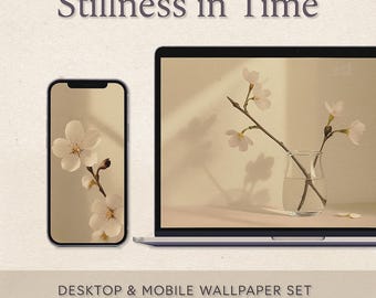 Puede incluir: Un conjunto de fondos de pantalla para escritorio y móvil con una naturaleza muerta minimalista de delicadas flores de cerezo blancas en un jarrón de vidrio transparente sobre un fondo beige suave. La imagen evoca una sensación de tranquilidad y serenidad.