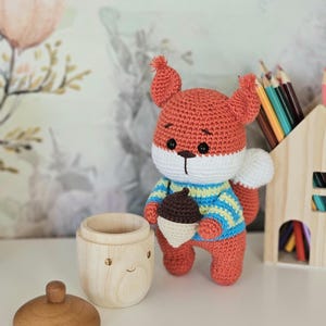 Crochet squirrel, customizable amigurumi plush. Finished product. Handmade.