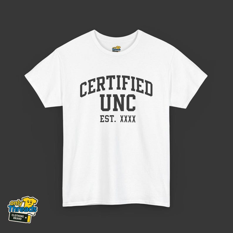 Camiseta UNC certificada personalizable / Camiseta personalizada cómoda con gráficos familiares divertidos / Regalo para tío orgulloso imagen 3