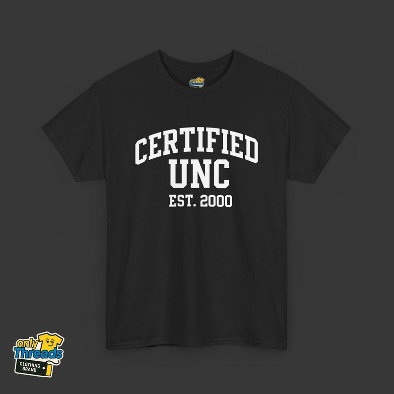 Camiseta UNC certificada personalizable / Camiseta personalizada cómoda con gráficos familiares divertidos / Regalo para tío orgulloso imagen 2