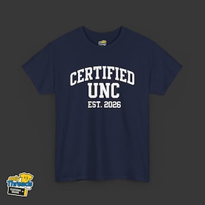 Camiseta UNC certificada personalizable / Camiseta personalizada cómoda con gráficos familiares divertidos / Regalo para tío orgulloso imagen 6