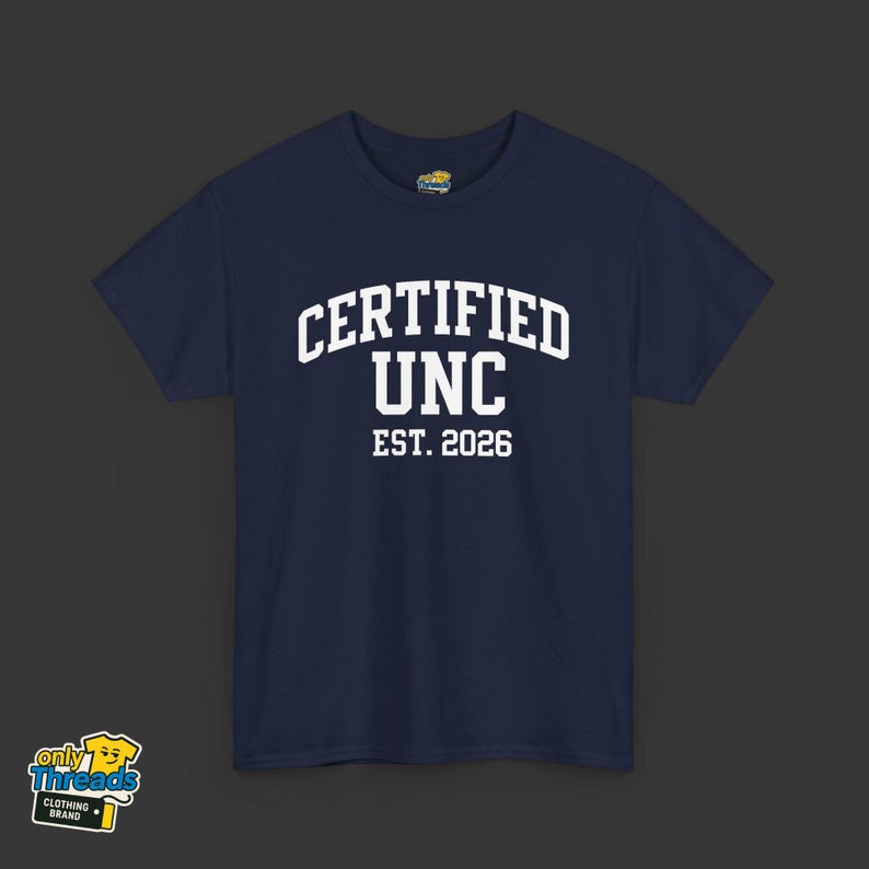 Camiseta UNC certificada personalizable / Camiseta personalizada cómoda con gráficos familiares divertidos / Regalo para tío orgulloso imagen 6