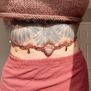 Handgjort makramébälte med ädelsten - Boho midjetillbehör, festivalstil, justerbart