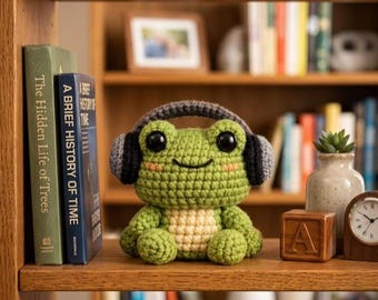 Pluszowa żaba robiona na szydełku ze słuchawkami, słodka żaba amigurumi, ręcznie robiona lalka żaba, dekoracja biurka Kawaii, prezent dla dzieci i miłośników żab.