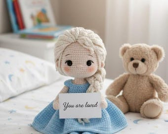 Ręcznie robiona na szydełku lalka księżniczka z pozytywnym cytatem – miękka lalka amigurumi dla dzieci | Prezent na wsparcie emocjonalne.