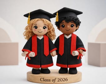 Lalka szydełkowa na zamówienie z okazji ukończenia studiów. Spersonalizowany prezent na ukończenie studiów. Ręcznie robiony lalka amigurumi przypominająca lalkę z okazji ukończenia studiów dla niej i dla niego.