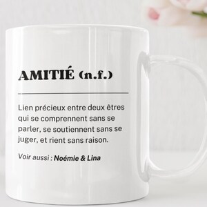 Gepersonaliseerde mok met vriendschapsdefinitie en namen - Cadeau voor beste vriend - Mok met tedere en ontroerende boodschap - Mok met minimalistisch design