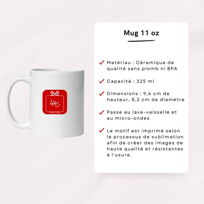 Pode incluir: Caneca de cer&acirc;mica branca com um logotipo quadrado vermelho "LPC". A caneca tem capacidade para 325 ml e mede 9,6 cm de altura e 8,2 cm de di&acirc;metro. A caneca pode ir &agrave; m&aacute;quina de lavar lou&ccedil;a e ao micro-ondas.