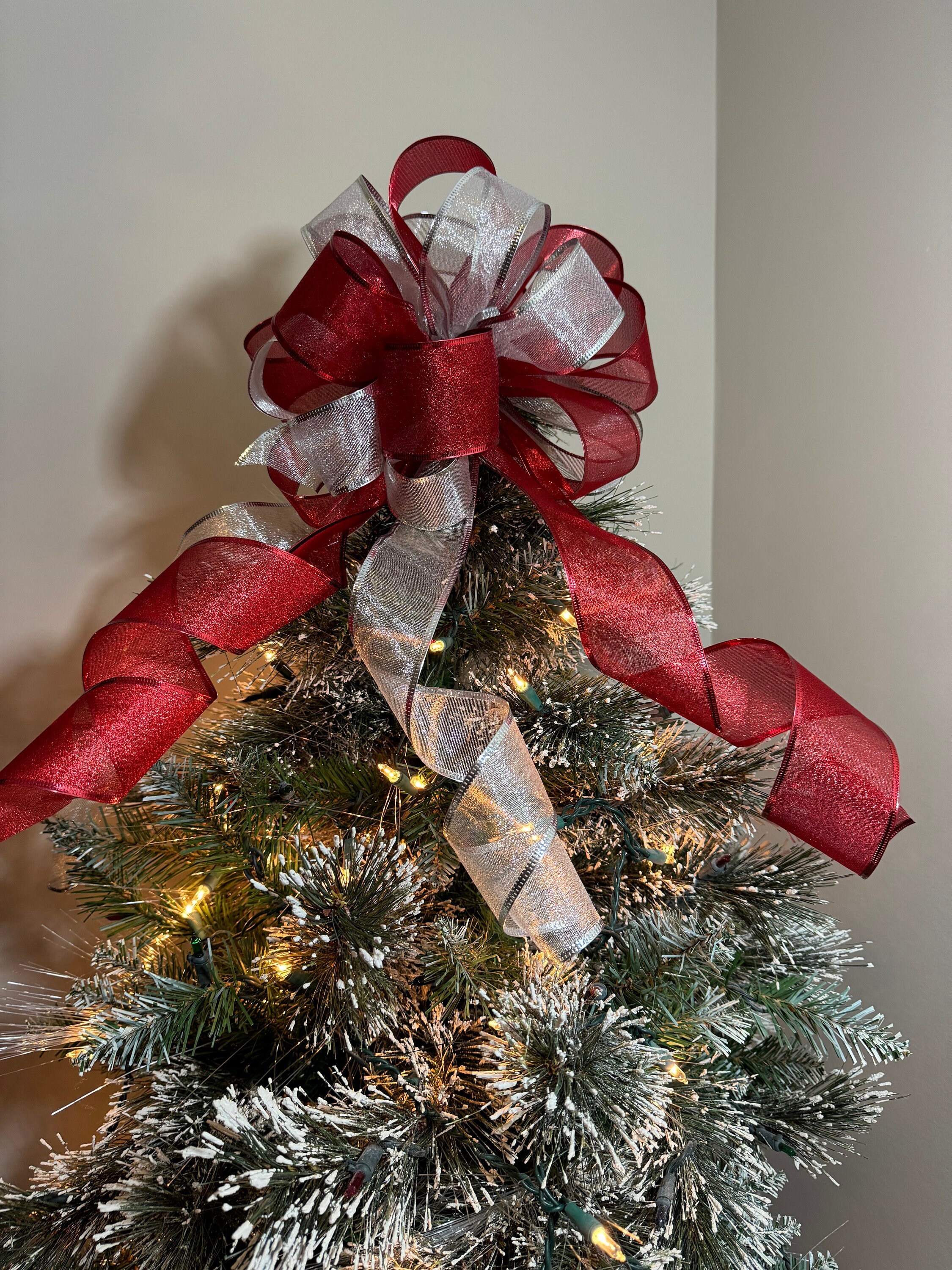 Lot De 50 Nœuds Rouges En Satin Pour Décorations De Noël – Avec Pastilles Adhésives, 9x9 Cm