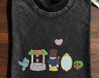 Besticktes Schneeprinzessin Shirt, Vintage Acid Wash T-Shirt, Magischer Spiegel Gift Apfel Besticktes T-Shirt, Retro Komfort Farben Ästhetisches Oberteil