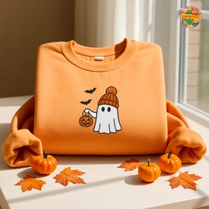 Bestickter gruseliger Herbst Hoodie, Vintage Halloween Kürbis gruseliges Sweatshirt, Geist und Kürbis gesticktes Shirt, Halloween Geschenk ESS439
